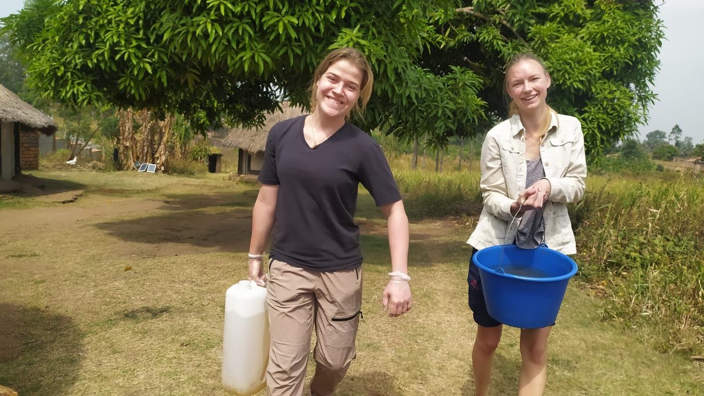 Trinkwasseruntersuchung vor ort in Uganda