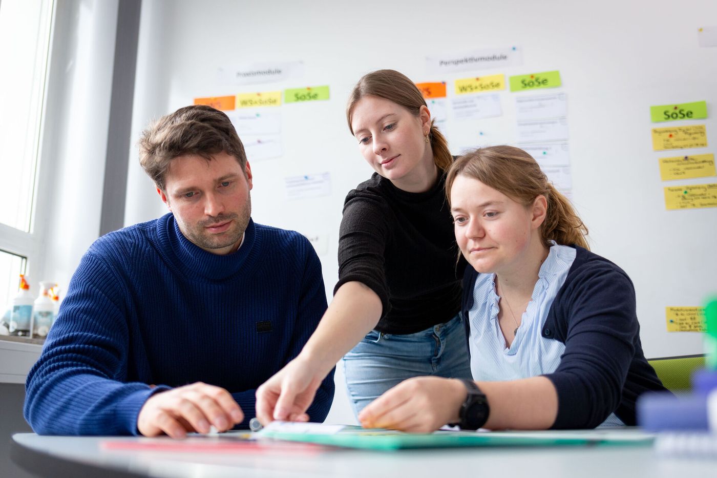 Studierende lernen zusammen am Institut für Technische Betriebswirtschaft der FH Münster.